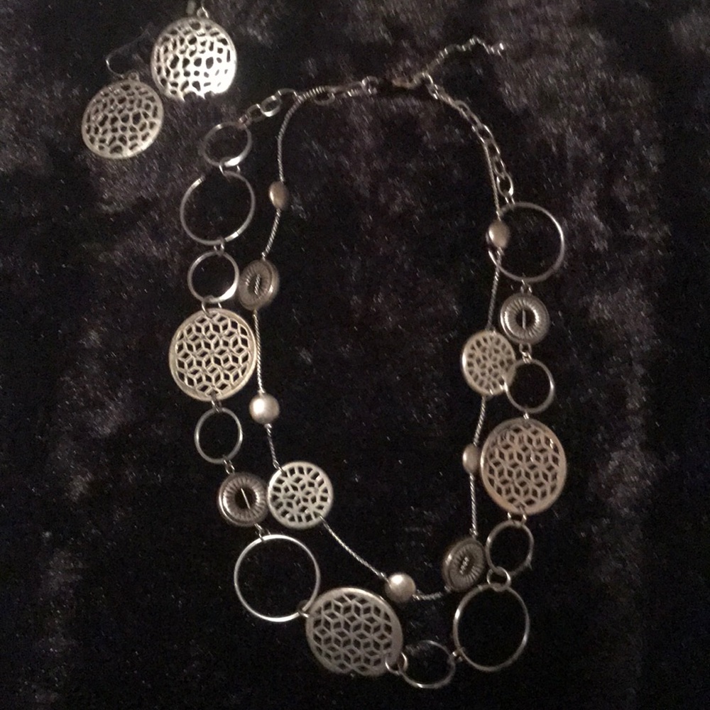 Double necklace with earrings